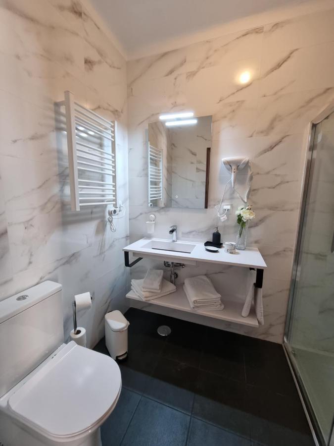 Apartmento Praia Da Dona Ana Лагуш Экстерьер фото