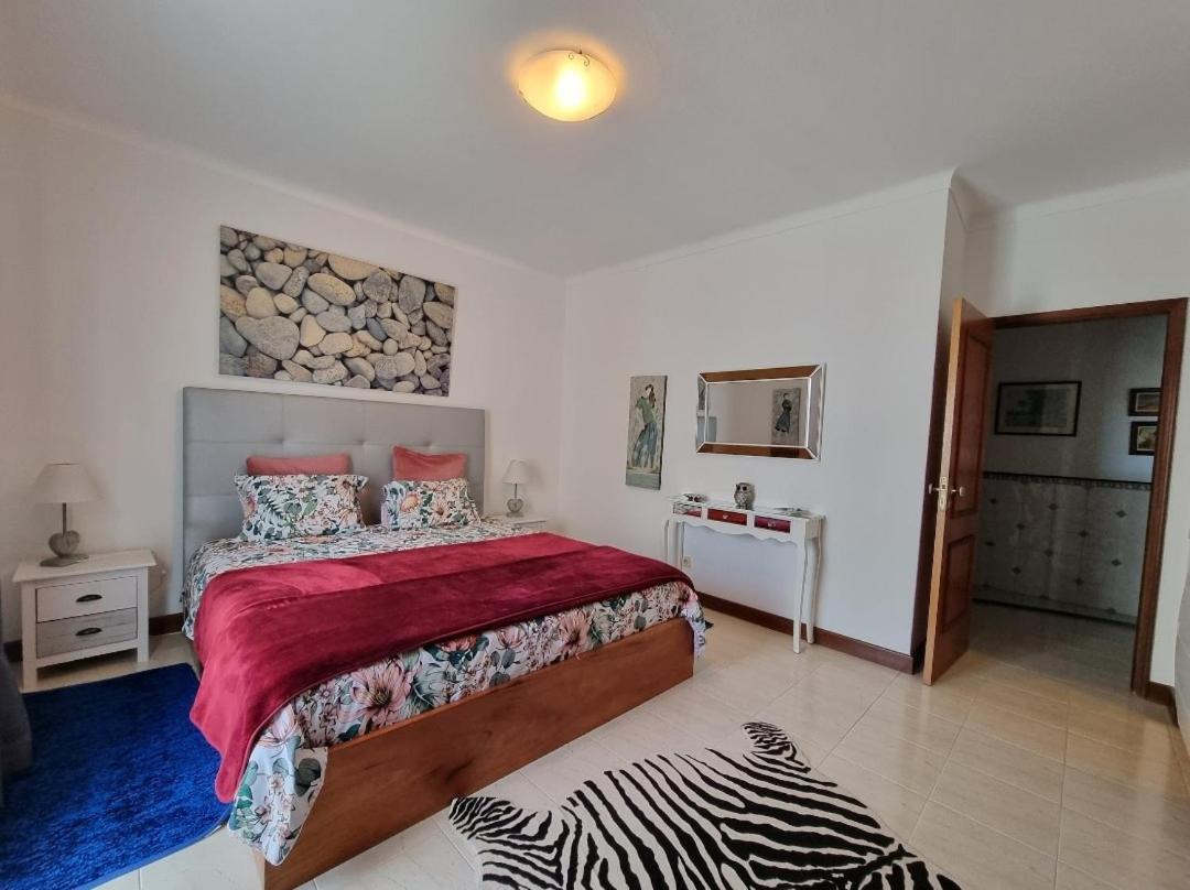 Apartmento Praia Da Dona Ana Лагуш Экстерьер фото