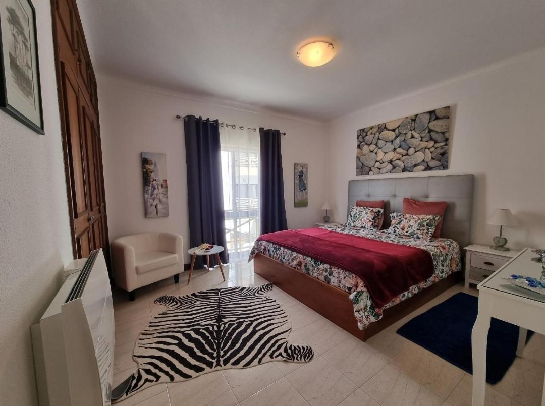 Apartmento Praia Da Dona Ana Лагуш Экстерьер фото